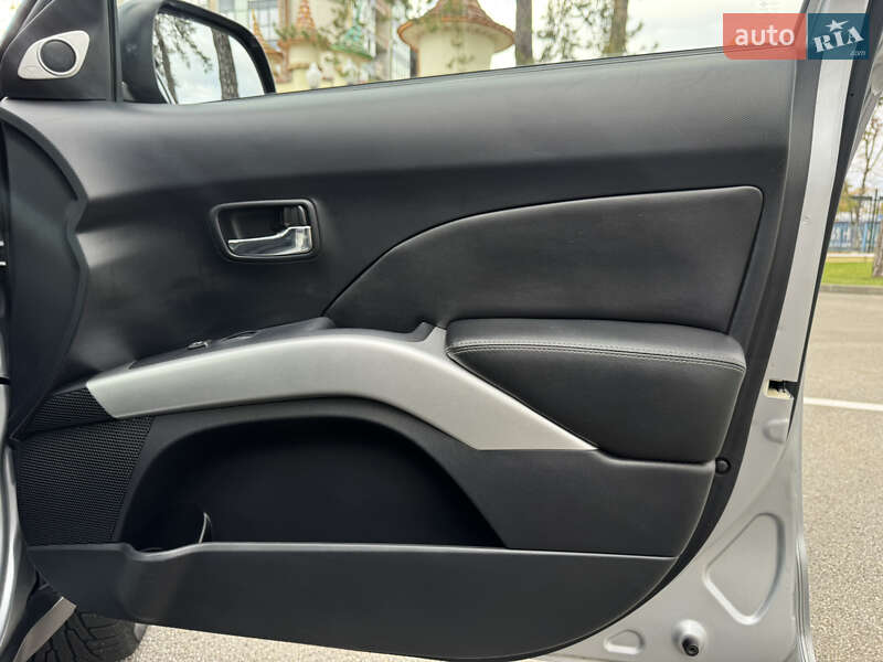 Внедорожник / Кроссовер Mitsubishi Outlander XL 2008 в Харькове