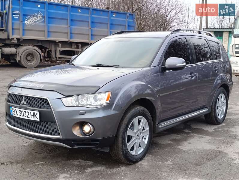 Позашляховик / Кросовер Mitsubishi Outlander XL 2010 в Теофіполі