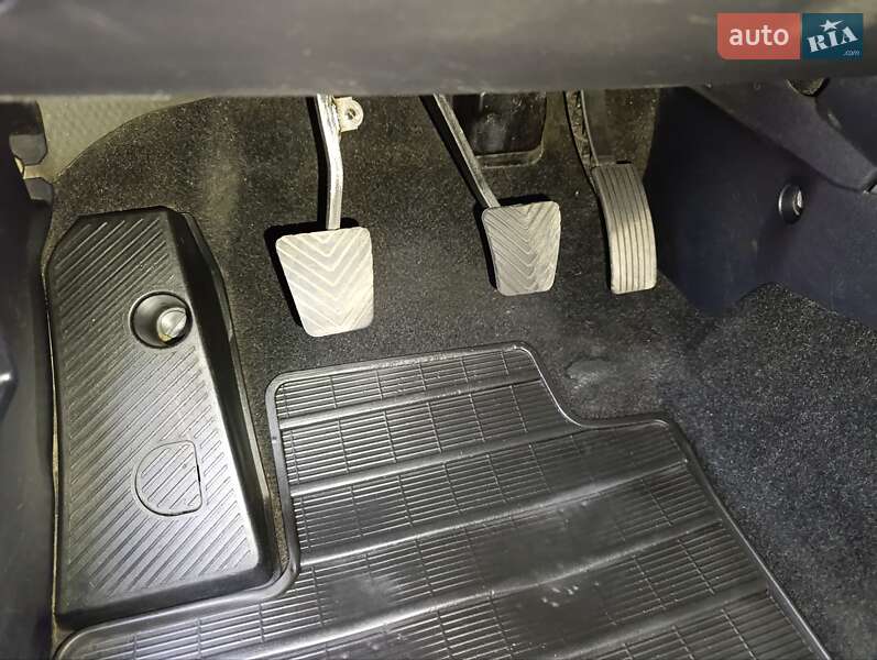 Позашляховик / Кросовер Mitsubishi Outlander XL 2010 в Теофіполі