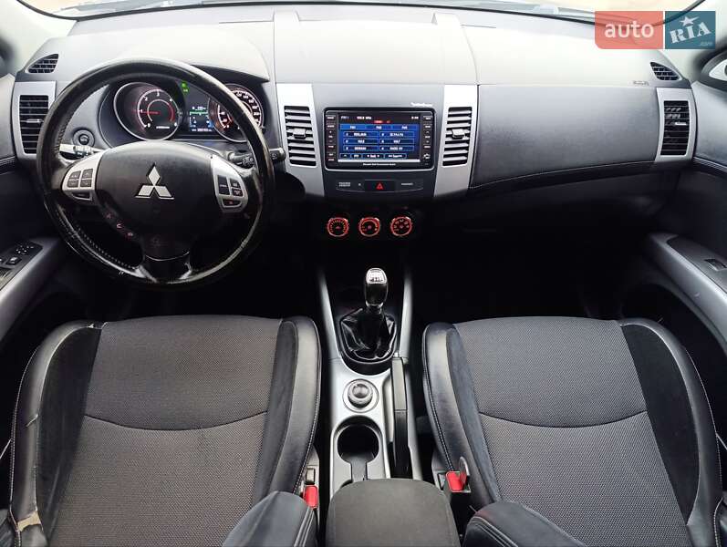 Позашляховик / Кросовер Mitsubishi Outlander XL 2010 в Теофіполі