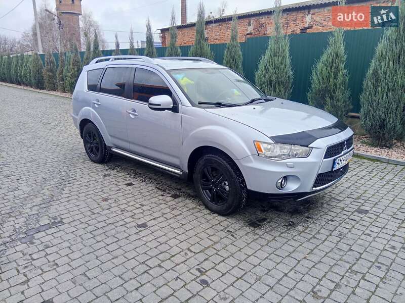 Mitsubishi Outlander XL 2010 Mitsubishi Outlander XL 2010