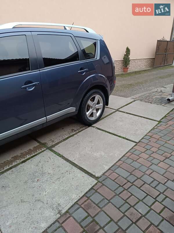 Внедорожник / Кроссовер Mitsubishi Outlander XL 2008 в Ужгороде фото 5 Внедорожник / Кроссовер Mitsubishi Outlander XL 2008 в Ужгороде
