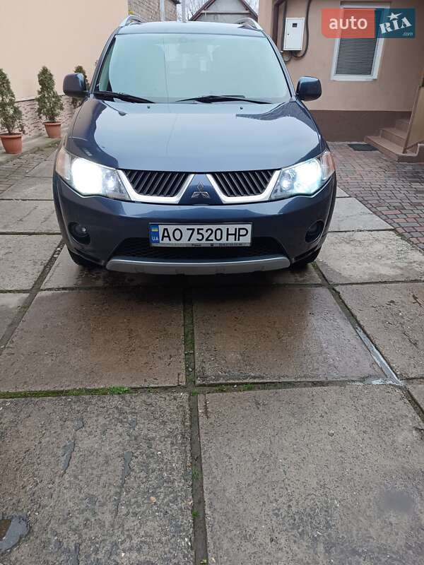 Внедорожник / Кроссовер Mitsubishi Outlander XL 2008 в Ужгороде фото Внедорожник / Кроссовер Mitsubishi Outlander XL 2008 в Ужгороде