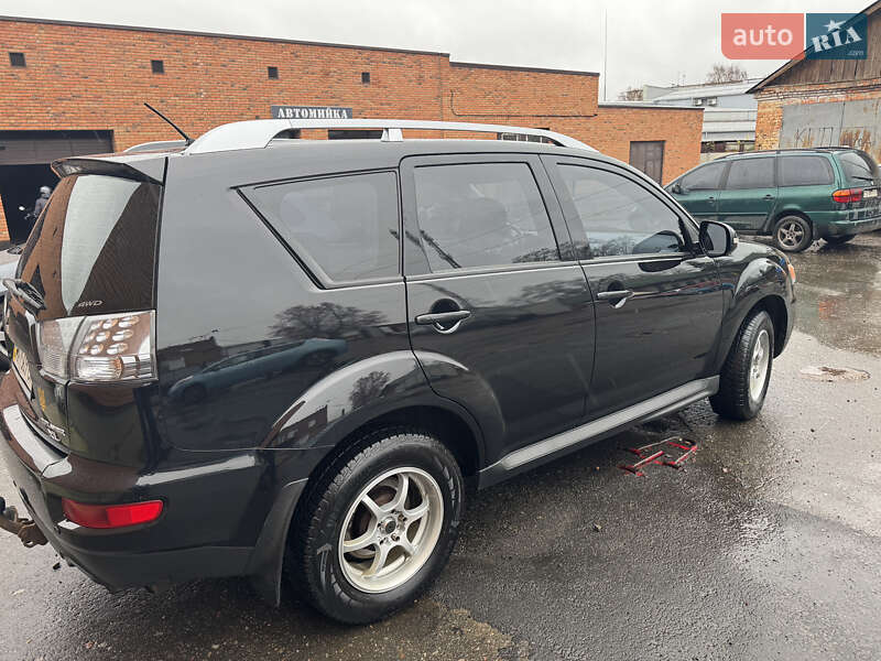 Внедорожник / Кроссовер Mitsubishi Outlander XL 2010 в Чернигове