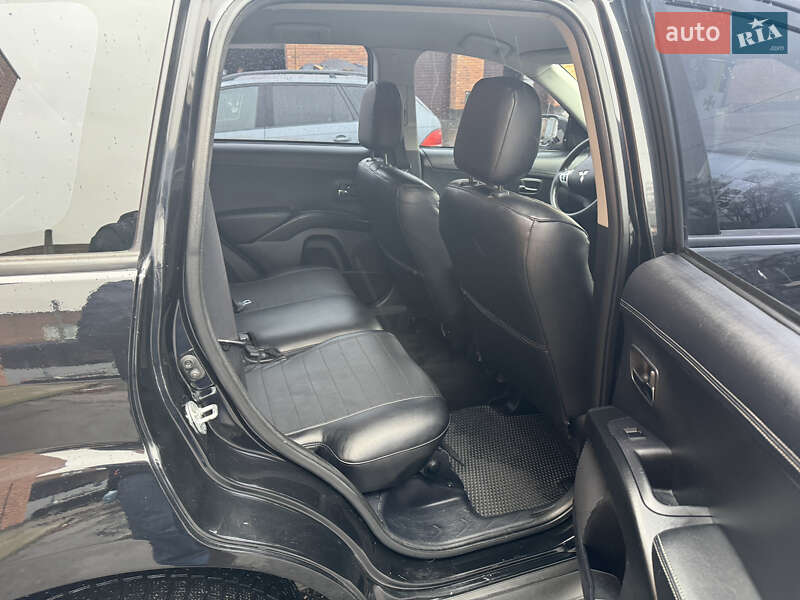 Внедорожник / Кроссовер Mitsubishi Outlander XL 2010 в Чернигове