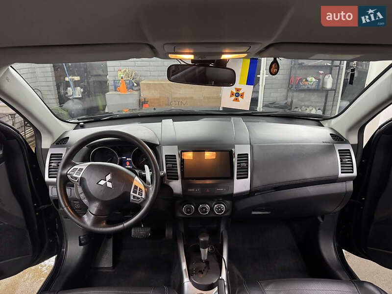 Внедорожник / Кроссовер Mitsubishi Outlander XL 2010 в Чернигове