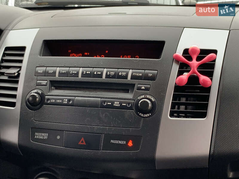 Позашляховик / Кросовер Mitsubishi Outlander XL 2009 в Бердичеві фото 39 Позашляховик / Кросовер Mitsubishi Outlander XL 2009 в Бердичеві
