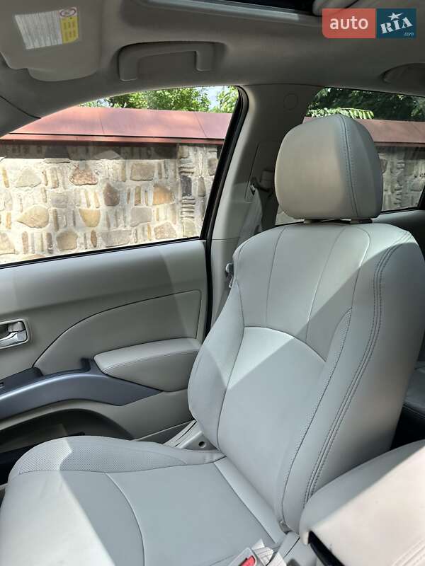 Позашляховик / Кросовер Mitsubishi Outlander XL 2007 в Чернівцях