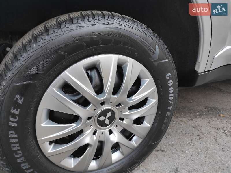 Внедорожник / Кроссовер Mitsubishi Outlander XL 2007 в Хмельницком