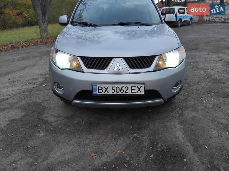 Внедорожник / Кроссовер Mitsubishi Outlander XL 2007 в Хмельницком