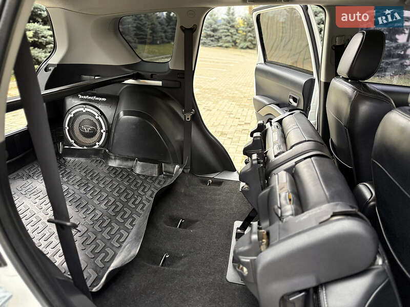 Внедорожник / Кроссовер Mitsubishi Outlander XL 2008 в Харькове