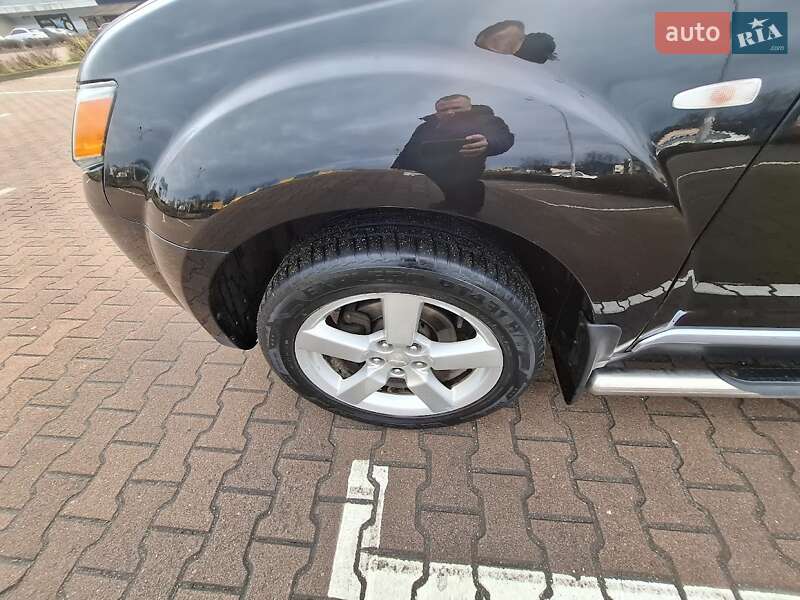 Внедорожник / Кроссовер Mitsubishi Outlander XL 2008 в Житомире
