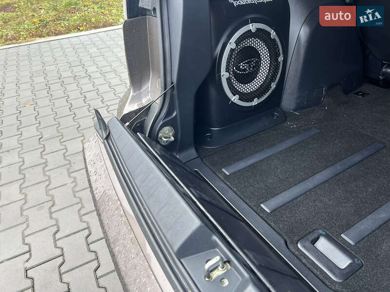 Внедорожник / Кроссовер Mitsubishi Outlander XL 2011 в Луцке