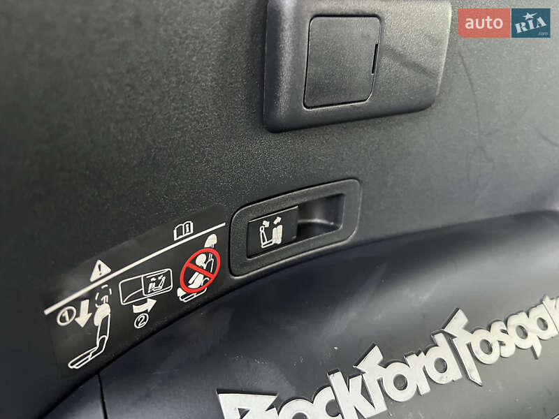 Внедорожник / Кроссовер Mitsubishi Outlander XL 2011 в Луцке