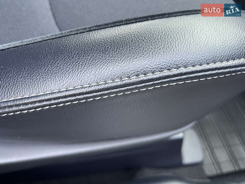 Внедорожник / Кроссовер Mitsubishi Outlander XL 2011 в Луцке