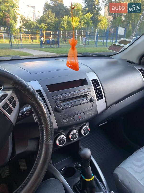 Внедорожник / Кроссовер Mitsubishi Outlander XL 2009 в Дрогобыче фото 4 Внедорожник / Кроссовер Mitsubishi Outlander XL 2009 в Дрогобыче