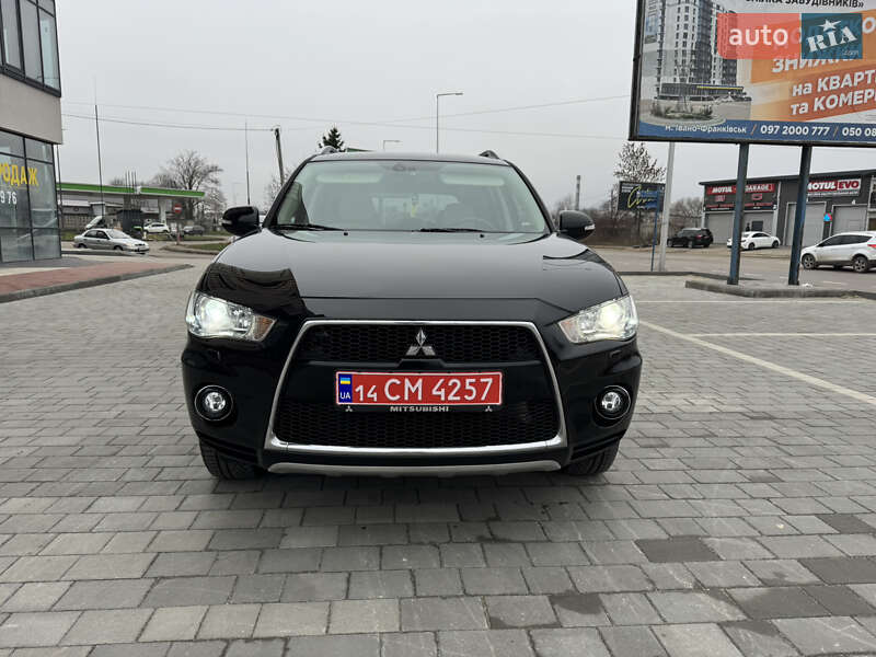 Позашляховик / Кросовер Mitsubishi Outlander XL 2011 в Івано-Франківську