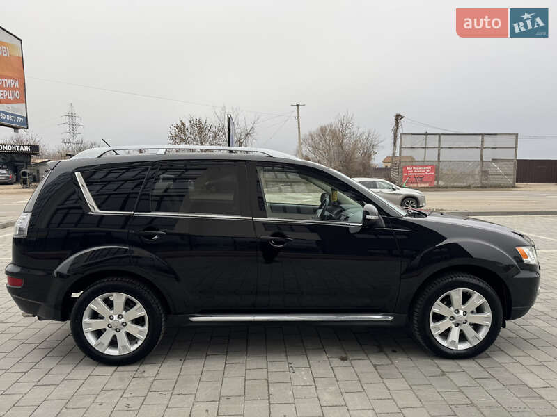 Позашляховик / Кросовер Mitsubishi Outlander XL 2011 в Івано-Франківську