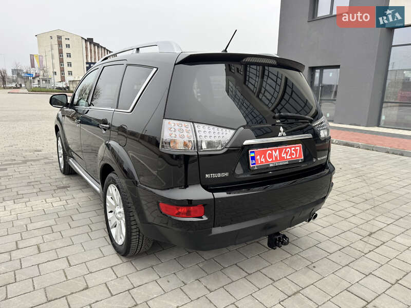 Позашляховик / Кросовер Mitsubishi Outlander XL 2011 в Івано-Франківську