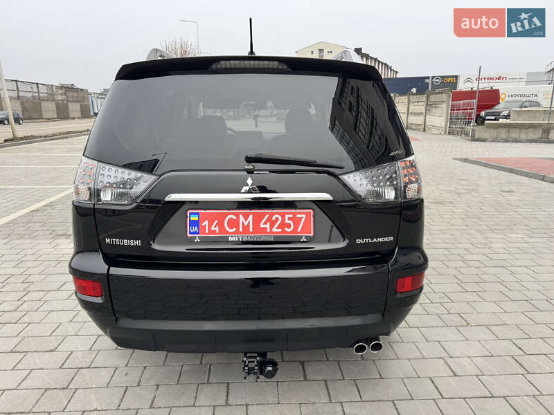 Позашляховик / Кросовер Mitsubishi Outlander XL 2011 в Івано-Франківську