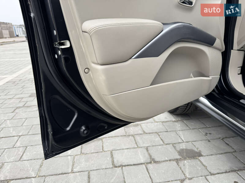 Позашляховик / Кросовер Mitsubishi Outlander XL 2011 в Івано-Франківську