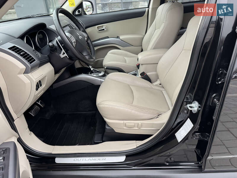 Позашляховик / Кросовер Mitsubishi Outlander XL 2011 в Івано-Франківську