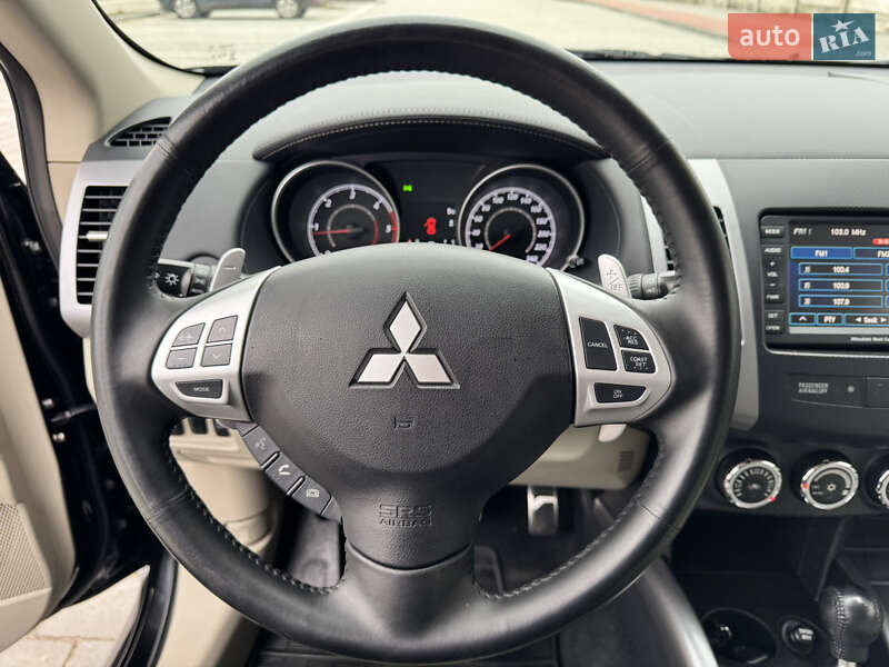 Позашляховик / Кросовер Mitsubishi Outlander XL 2011 в Івано-Франківську