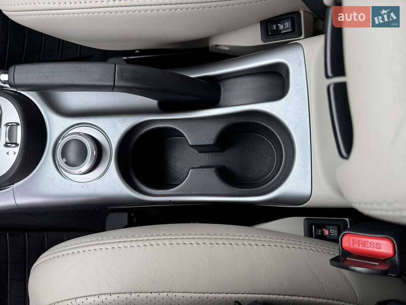 Позашляховик / Кросовер Mitsubishi Outlander XL 2011 в Івано-Франківську