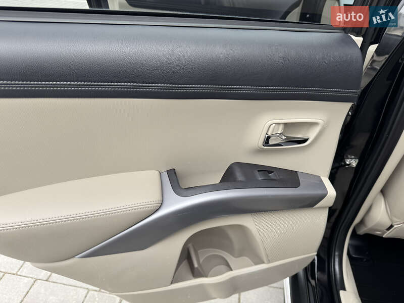 Позашляховик / Кросовер Mitsubishi Outlander XL 2011 в Івано-Франківську