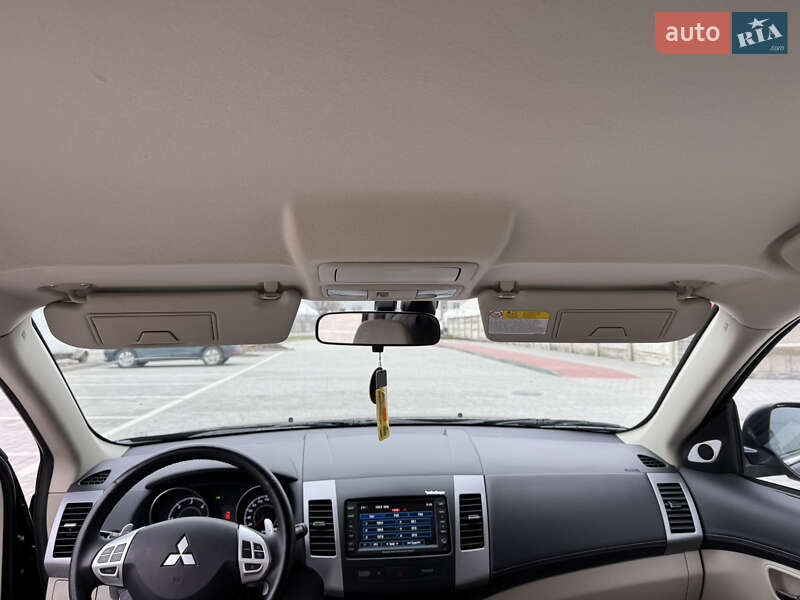 Позашляховик / Кросовер Mitsubishi Outlander XL 2011 в Івано-Франківську
