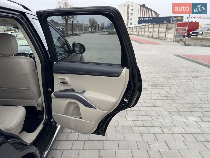 Позашляховик / Кросовер Mitsubishi Outlander XL 2011 в Івано-Франківську