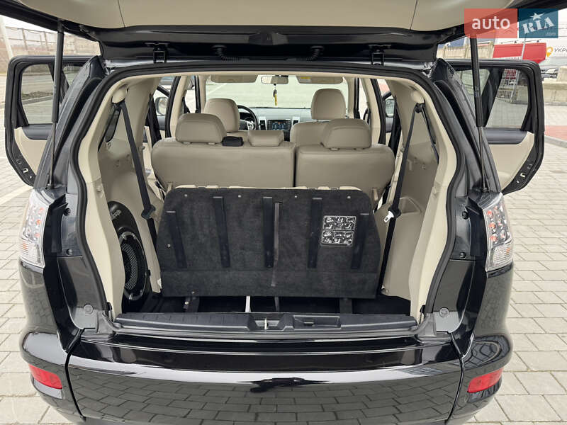 Позашляховик / Кросовер Mitsubishi Outlander XL 2011 в Івано-Франківську