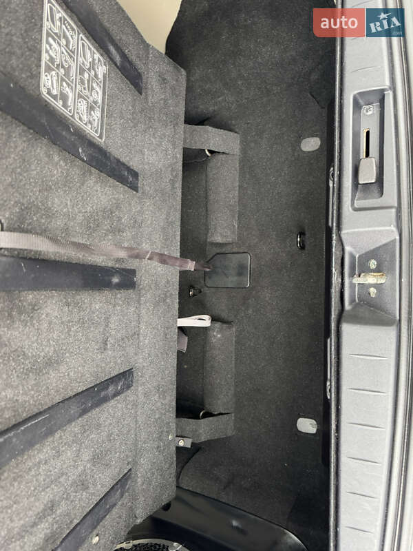 Позашляховик / Кросовер Mitsubishi Outlander XL 2011 в Івано-Франківську