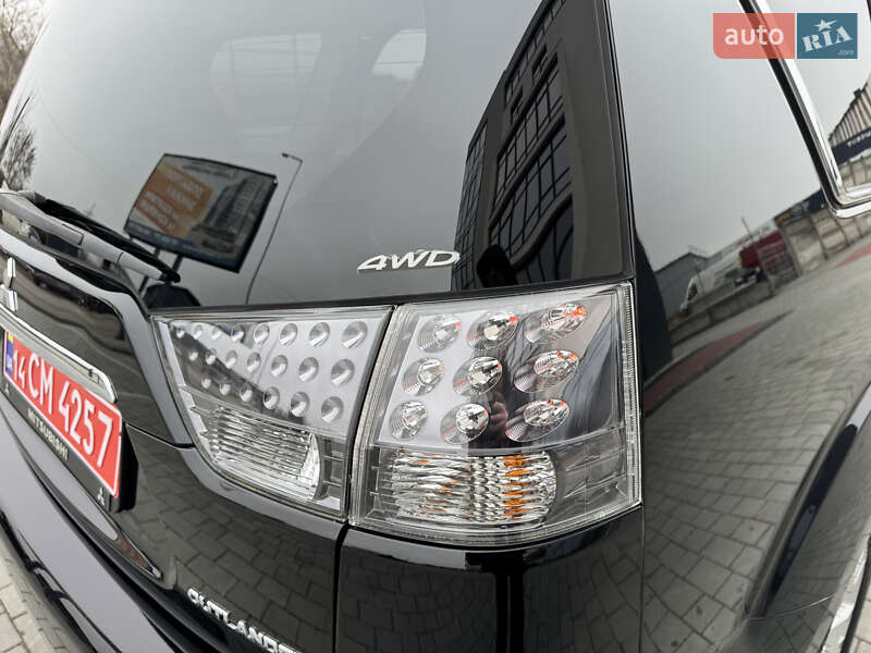 Позашляховик / Кросовер Mitsubishi Outlander XL 2011 в Івано-Франківську
