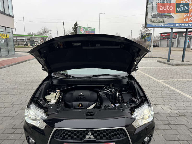 Позашляховик / Кросовер Mitsubishi Outlander XL 2011 в Івано-Франківську