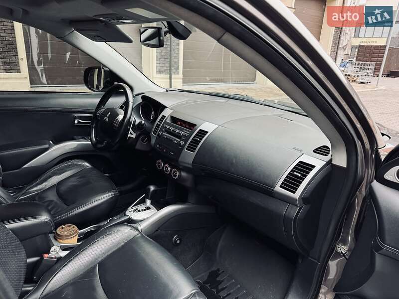 Внедорожник / Кроссовер Mitsubishi Outlander XL 2011 в Киеве