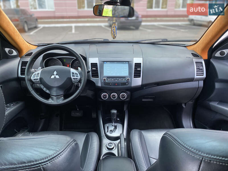 Позашляховик / Кросовер Mitsubishi Outlander XL 2008 в Одесі