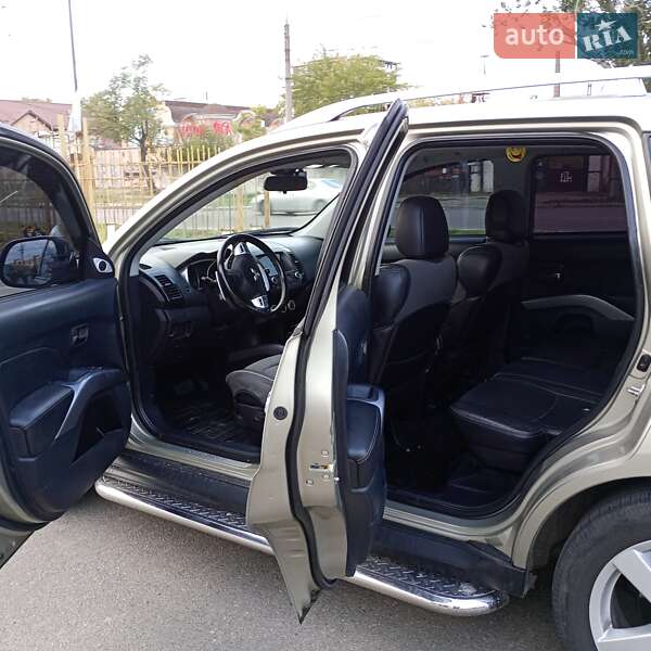 Внедорожник / Кроссовер Mitsubishi Outlander XL 2009 в Николаеве фото 6 Внедорожник / Кроссовер Mitsubishi Outlander XL 2009 в Николаеве