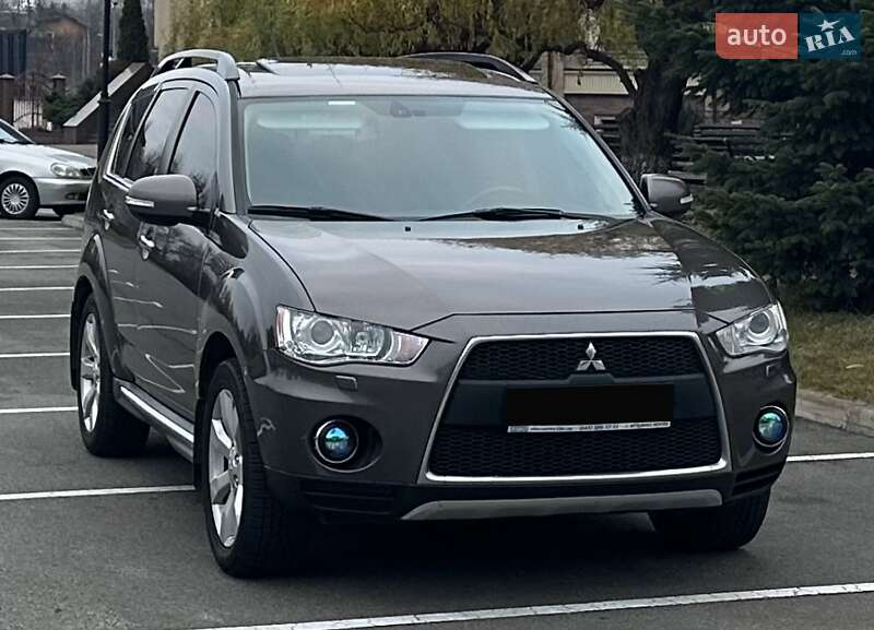 Внедорожник / Кроссовер Mitsubishi Outlander XL 2011 в Киеве