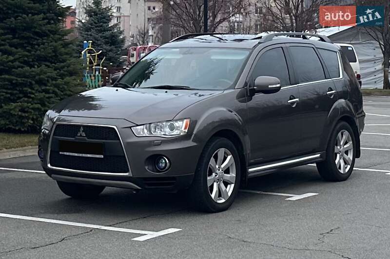 Внедорожник / Кроссовер Mitsubishi Outlander XL 2011 в Киеве