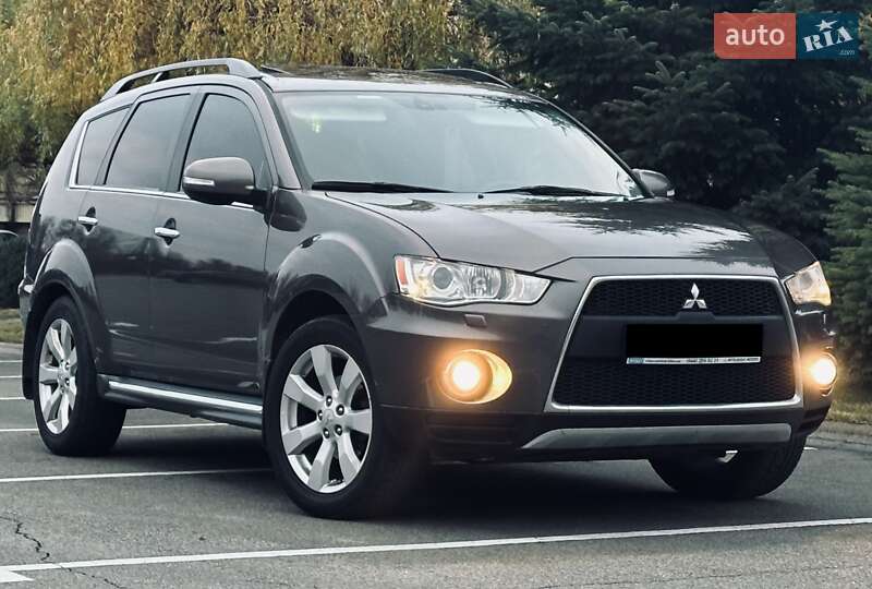 Внедорожник / Кроссовер Mitsubishi Outlander XL 2011 в Киеве
