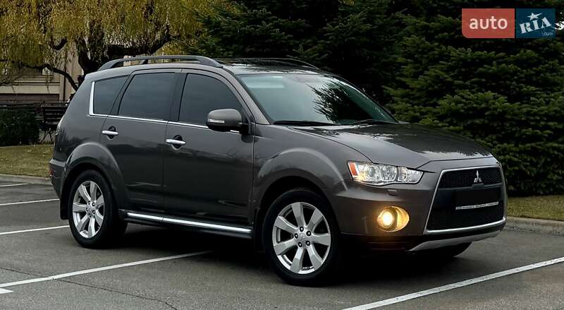 Внедорожник / Кроссовер Mitsubishi Outlander XL 2011 в Киеве