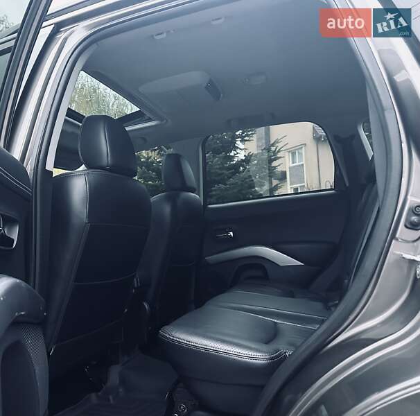 Внедорожник / Кроссовер Mitsubishi Outlander XL 2011 в Киеве