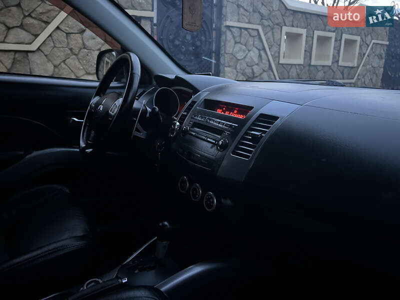 Внедорожник / Кроссовер Mitsubishi Outlander XL 2007 в Черновцах