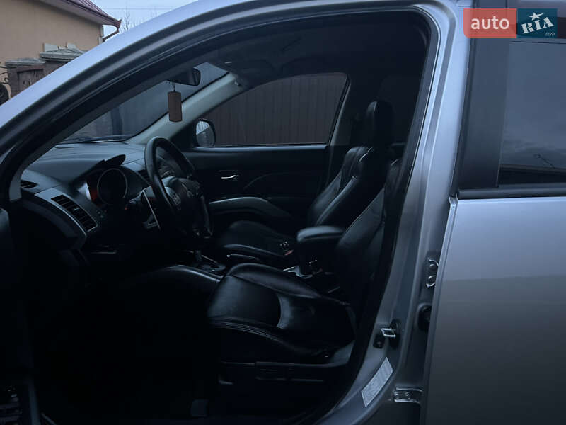 Внедорожник / Кроссовер Mitsubishi Outlander XL 2007 в Черновцах