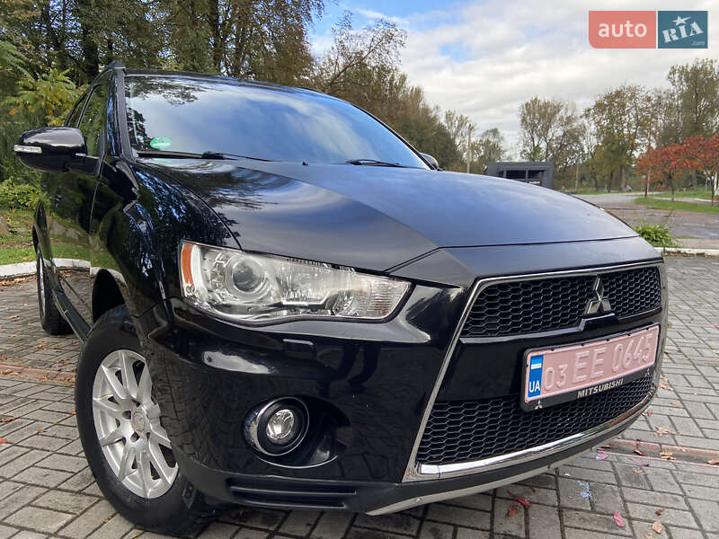 Позашляховик / Кросовер Mitsubishi Outlander XL 2011 в Дрогобичі