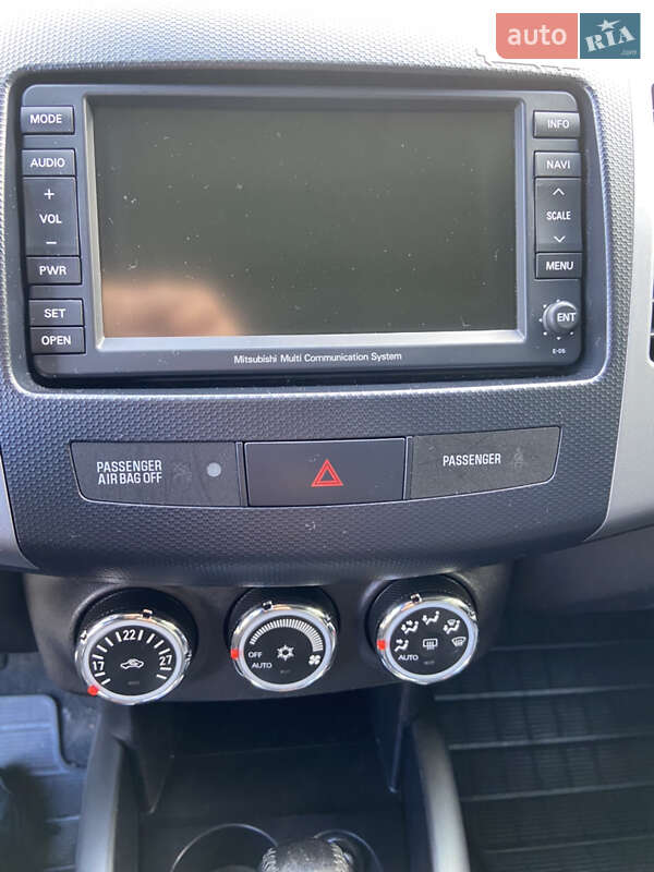 Позашляховик / Кросовер Mitsubishi Outlander XL 2011 в Дрогобичі