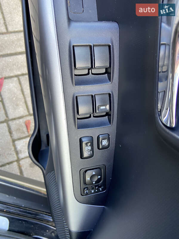 Позашляховик / Кросовер Mitsubishi Outlander XL 2011 в Дрогобичі