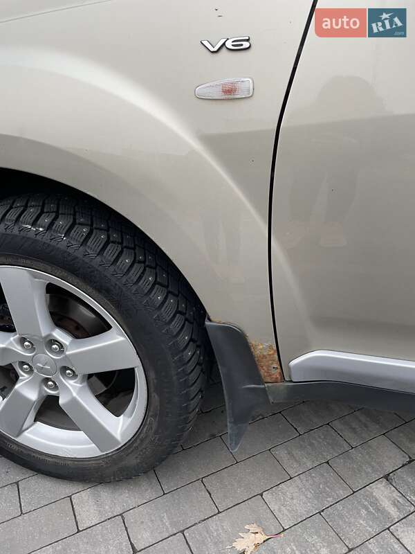 Позашляховик / Кросовер Mitsubishi Outlander XL 2008 в Києві