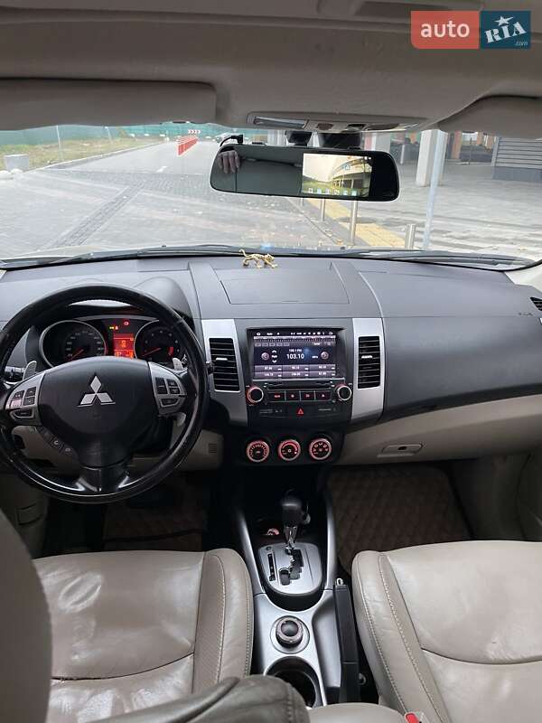 Позашляховик / Кросовер Mitsubishi Outlander XL 2008 в Києві